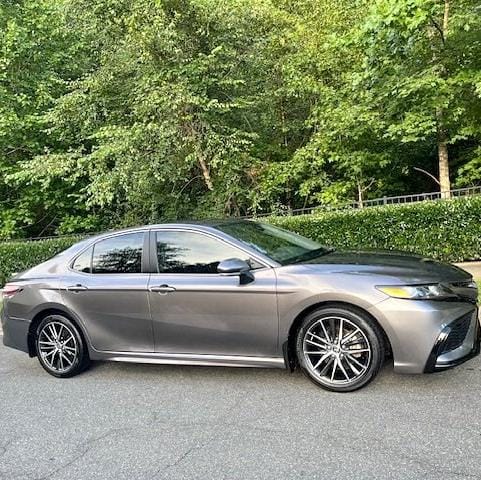 Toyota Camry SE 2021