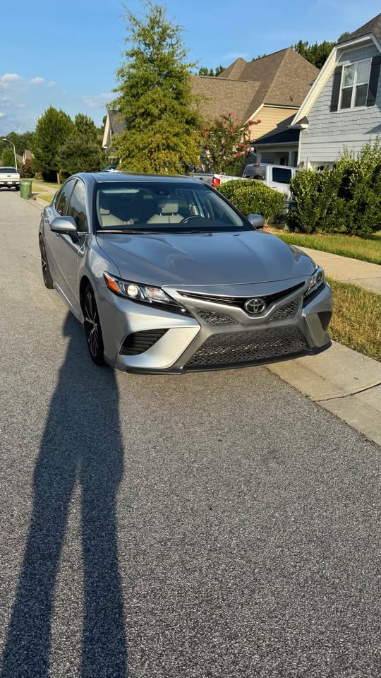 Toyota Camry SE 2020