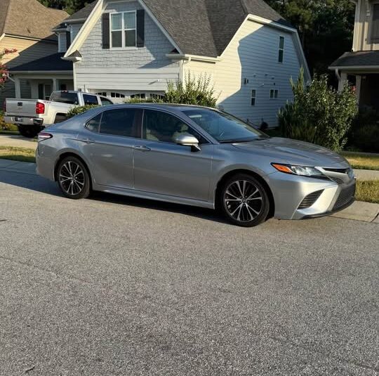 Toyota Camry SE 2020