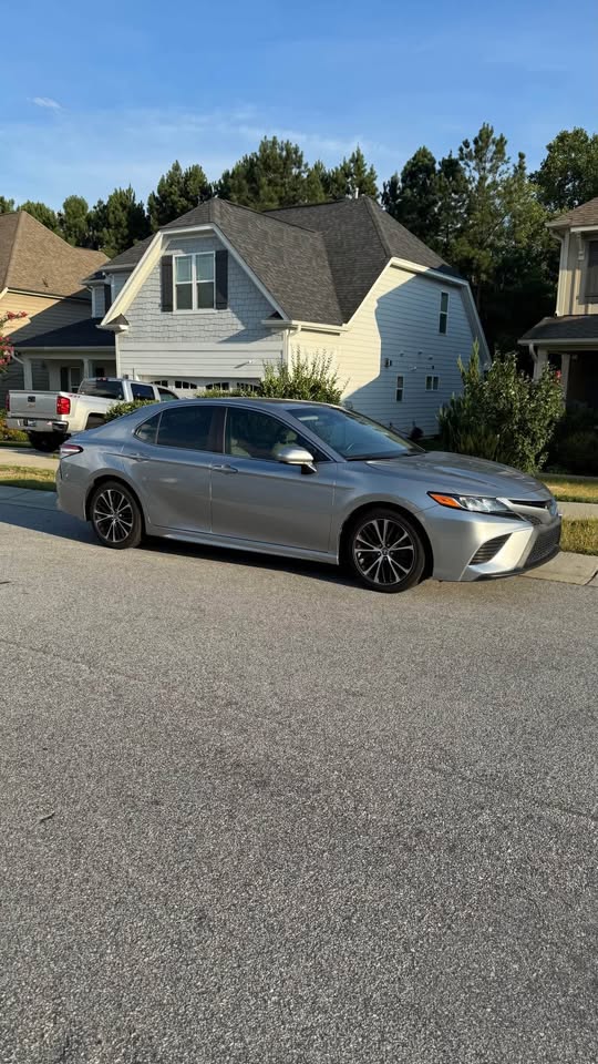 Toyota Camry SE 2020