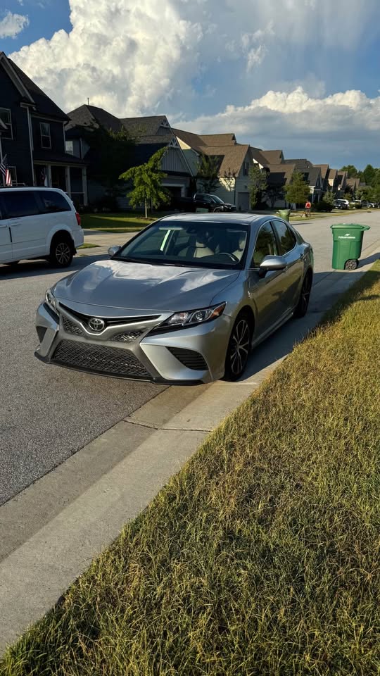 Toyota Camry SE 2020