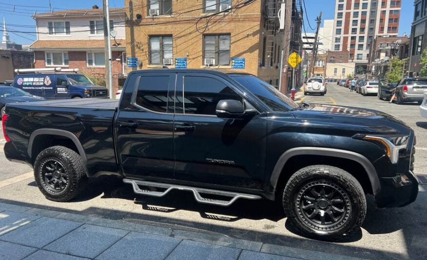 Toyota Tundra SR5 2024