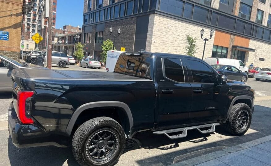 Toyota Tundra SR5 2024