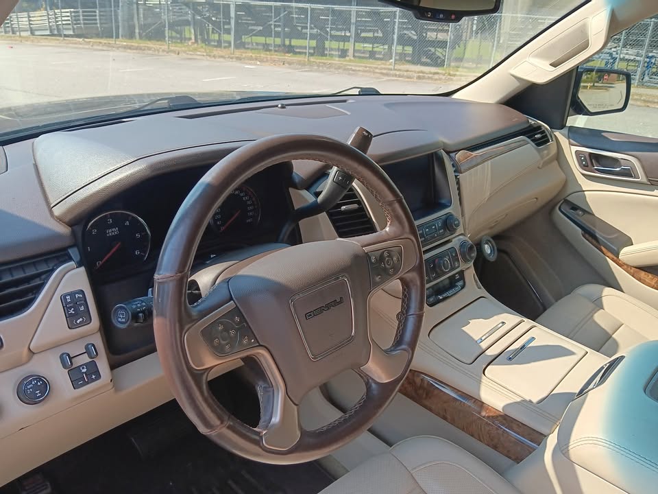 GMC Yukon Denali XL 2015 – $ 8000 / Urgent Sale