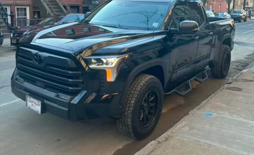 Toyota Tundra SR5 2024