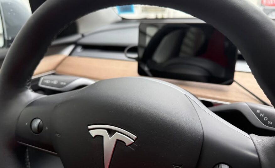 Tesla performance Y 2024
