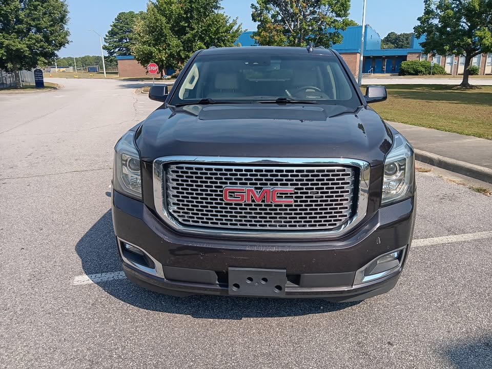 GMC Yukon Denali XL 2015 – $ 8000 / Urgent Sale