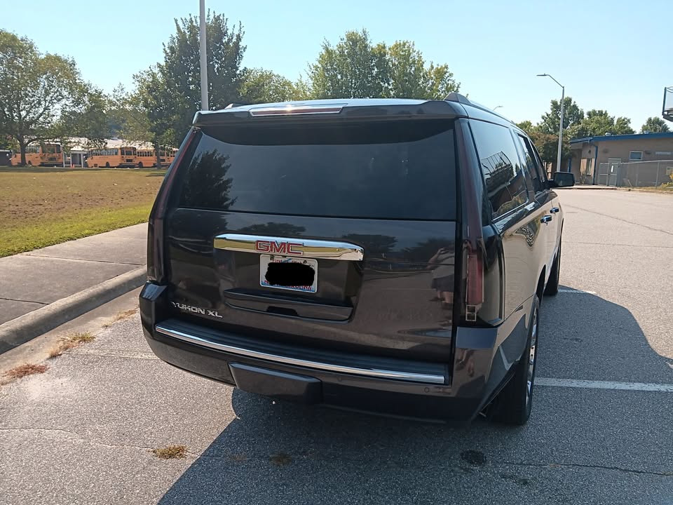 GMC Yukon Denali XL 2015 – $ 8000 / Urgent Sale