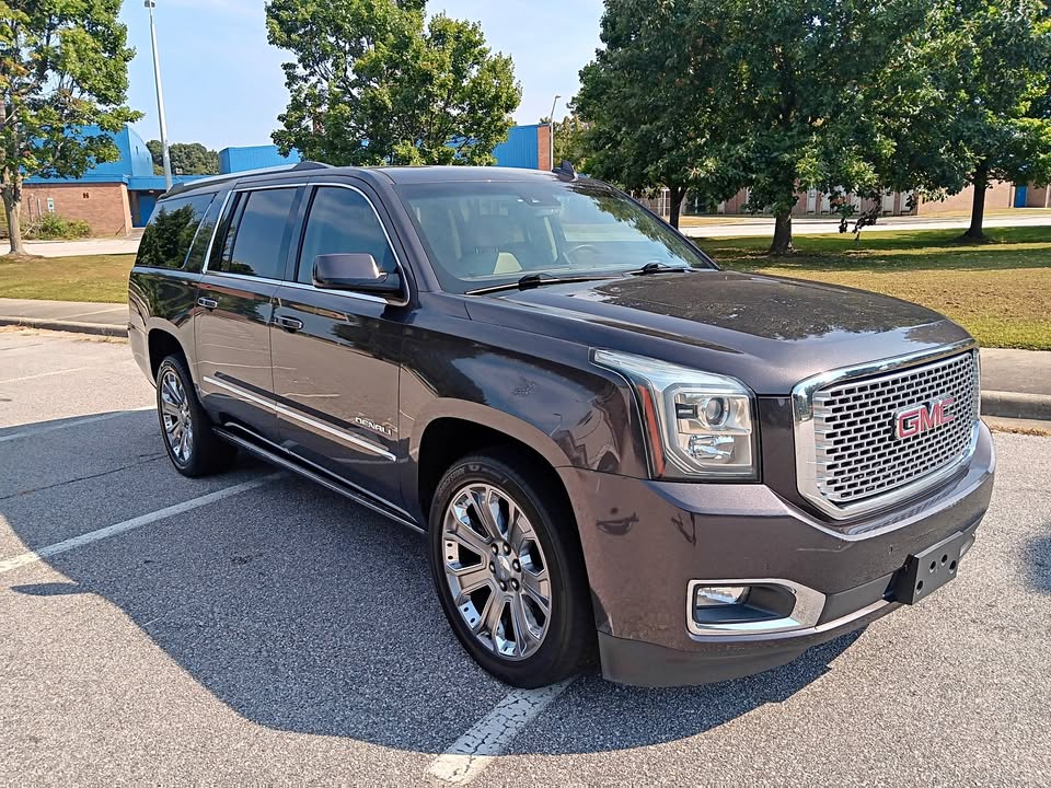 GMC Yukon Denali XL 2015 – $ 8000 / Urgent Sale