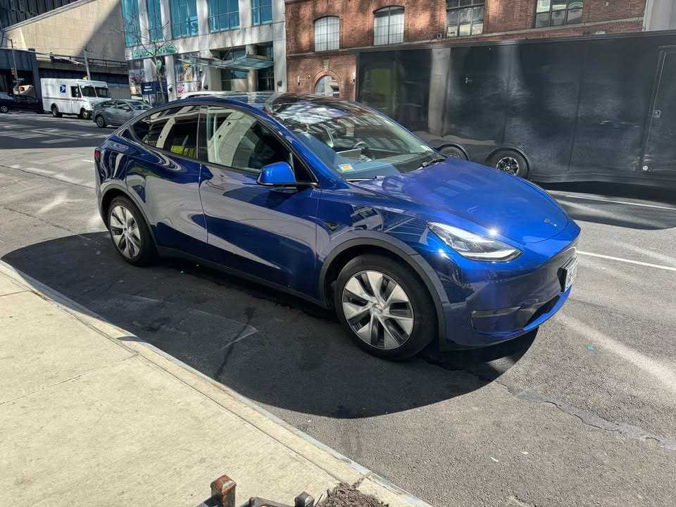 Tesla model Y 2023
