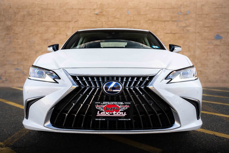 2022 Lexus ES 300h