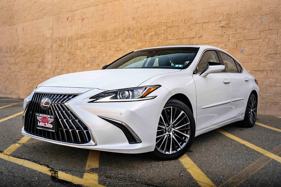 2022 Lexus ES 300h
